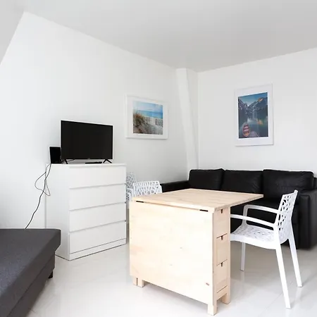 Apartment Rer F2 2eme Gauche