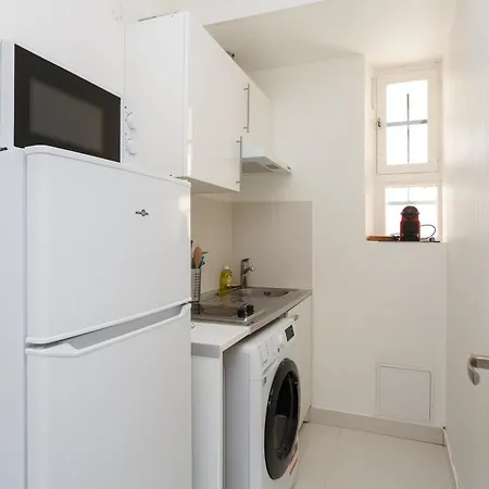 Apartment Rer F2 2eme Gauche *